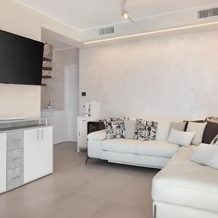 Terrace Of Wally - With Pool * توري ديل بيناكو